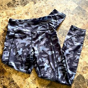 Black Camo Zyia Leggings